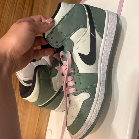 Air Jordan 1 Mid SE ‘Dutch Green’ - Picture 5 of 9